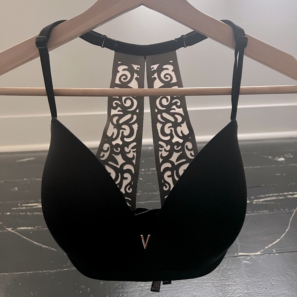 NWOT Victoria’s Secret lightly lined bra 34DD